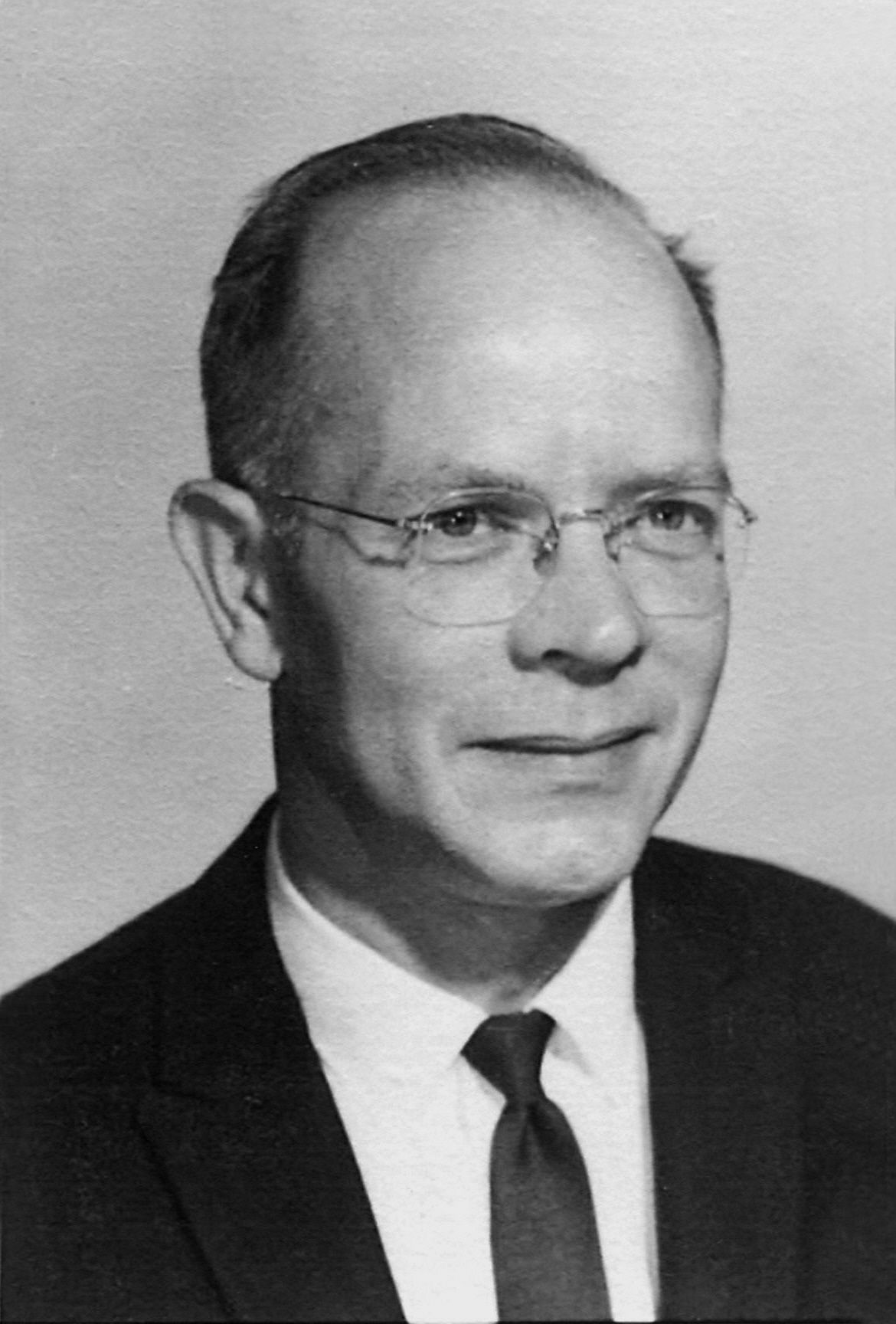 Robert L. “Bob” Savereide